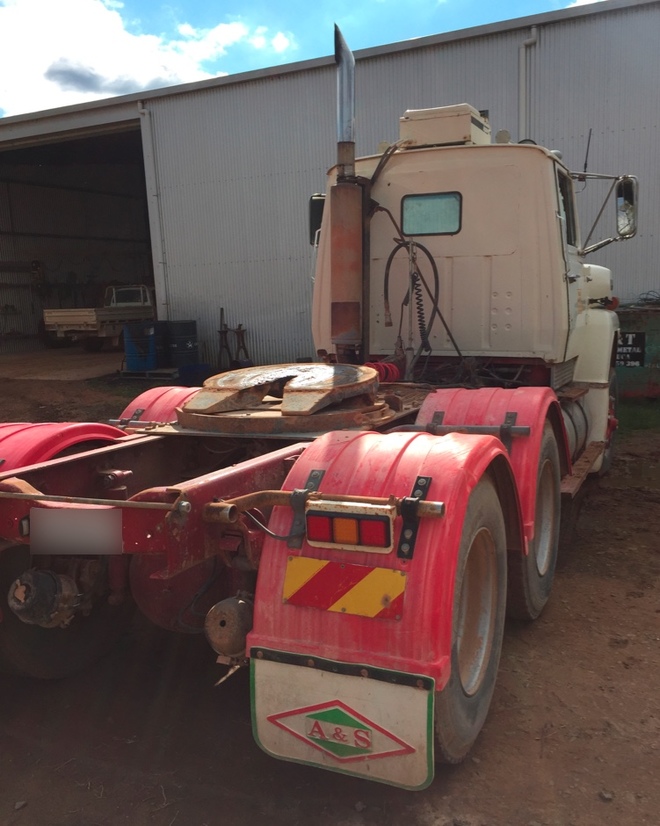 FORD Louisville 9000 Prime Mover For Sale with 903 Cummins Trucks